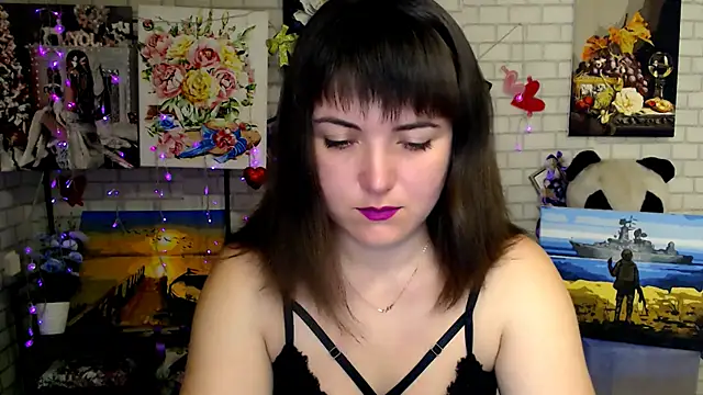 Snapshot of Darina_M_ chatting on 11/25/25, 04:23 Darina M online show from 11/25/25, 04:23