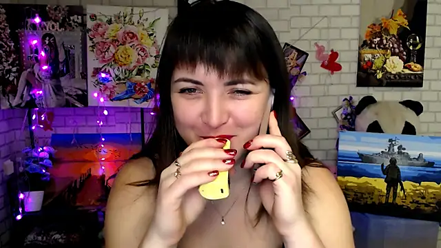 Snapshot of Darina_M_ chatting on 12/05/25, 08:23 Darina M online show from 12/05/25, 08:23