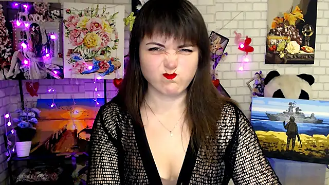 Snapshot of Darina_M_ chatting on 12/14/25, 05:35 Darina M online show from 12/14/25, 05:35