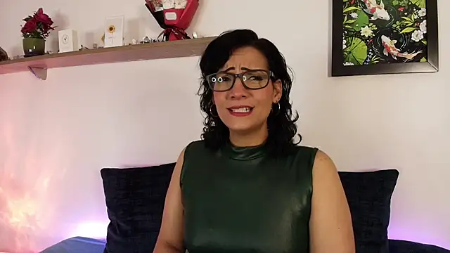 Elliee  online show from 04/18/26, 01:59