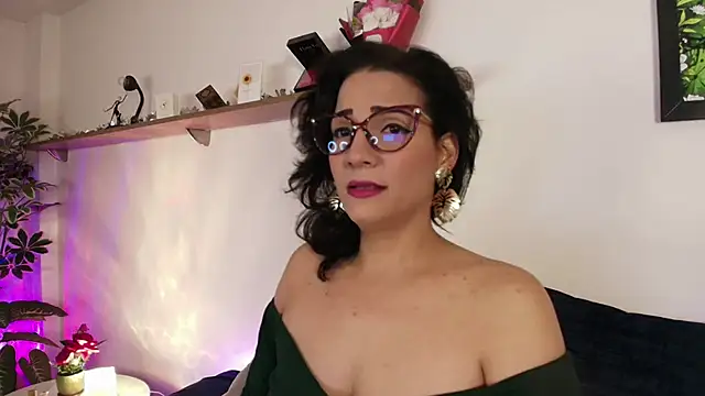 Elliee  online show from 06/03/26, 12:19