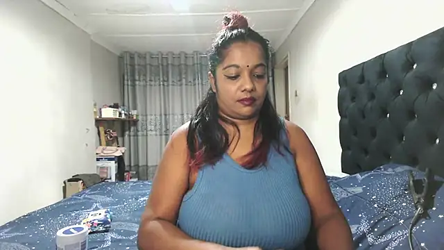 Snapshot of Indianmayaxoxo chatting on 10/16/25, 05:36 Indianmayaxoxo online show from 10/16/25, 05:36
