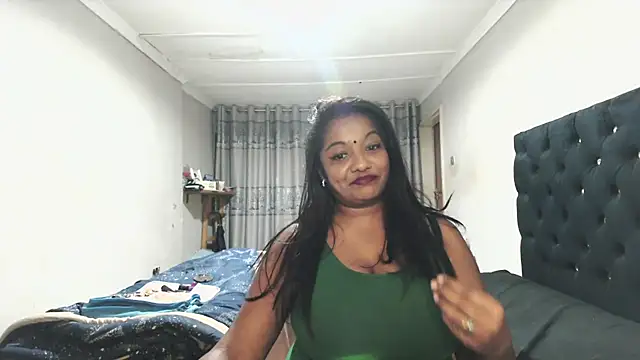 Snapshot of Indianmayaxoxo chatting on 06/06/26, 04:55 Indianmayaxoxo online show from 06/06/26, 04:55