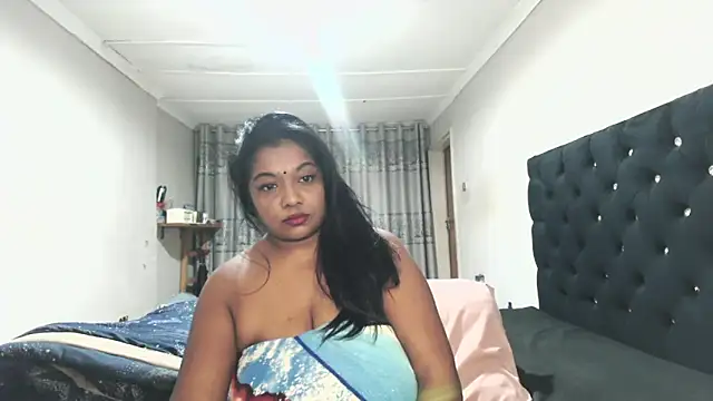 Snapshot of Indianmayaxoxo chatting on 06/12/26, 04:33 Indianmayaxoxo online show from 06/12/26, 04:33
