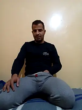 Snapshot of Bisex_activ19 chatting on 12/14/24, 02:21 Bisex activ19 online show from 12/14/24, 02:21