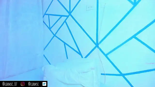 Snapshot of liam_scott77 chatting on 10/24/25, 08:05 liam scott77 online show from 10/24/25, 08:05