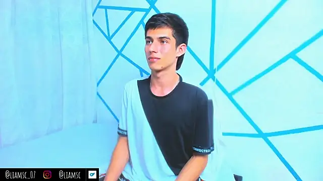 Snapshot of liam_scott77 chatting on 10/30/25, 02:13 liam scott77 online show from 10/30/25, 02:13