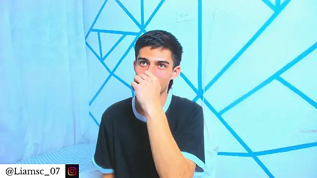 Snapshot of liam_scott77 chatting on 11/11/25, 09:59 liam scott77 online show from 11/11/25, 09:59