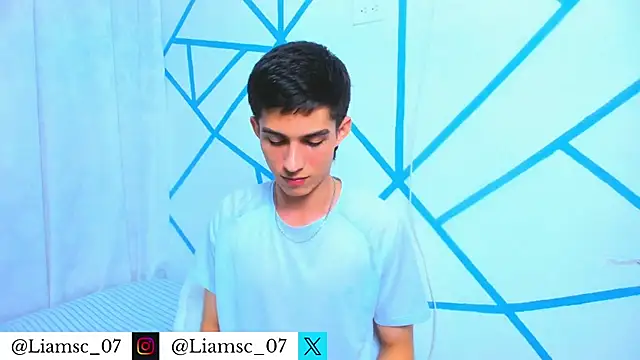 Snapshot of liam_scott77 chatting on 11/15/25, 03:04 liam scott77 online show from 11/15/25, 03:04