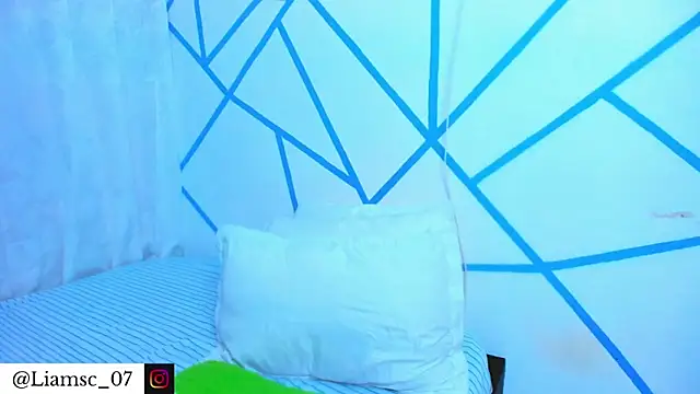 Snapshot of liam_scott77 chatting on 11/16/25, 10:59 liam scott77 online show from 11/16/25, 10:59