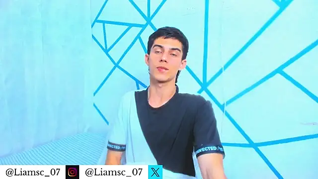 Snapshot of liam_scott77 chatting on 11/19/25, 10:10 liam scott77 online show from 11/19/25, 10:10