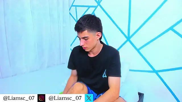 Snapshot of liam_scott77 chatting on 11/27/25, 12:46 liam scott77 online show from 11/27/25, 12:46