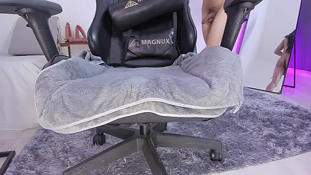 selena robertss  online show from 02/28/26, 01:17