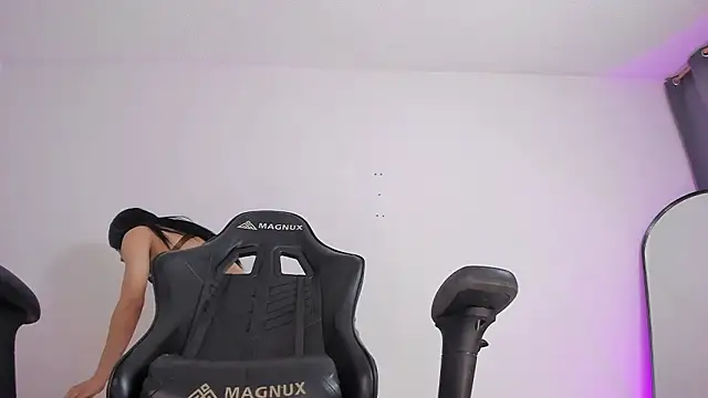 selena robertss  online show from 03/13/26, 01:01