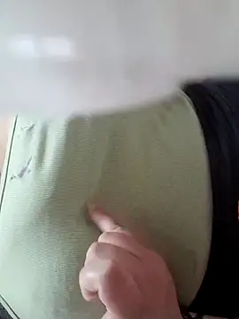 Snapshot of milulili chatting on 01/04/25, 04:11 milulili online show from 01/04/25, 04:11