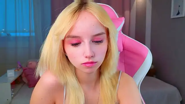 b4by LoL1 online show from 03/01/26, 12:51