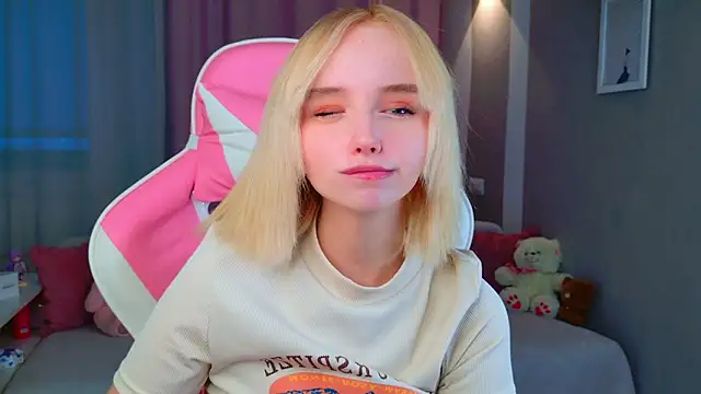 b4by LoL1 online show from 03/11/26, 01:39