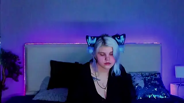 JoannLowe online show from 02/26/25, 02:15