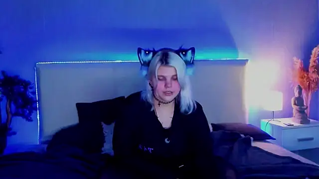 JoannLowe online show from 03/19/25, 02:27