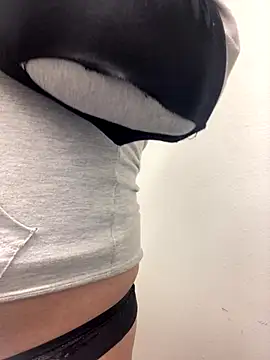 Snapshot of MiamiBang chatting on 12/03/24, 10:17 MiamiBang online show from 12/03/24, 10:17