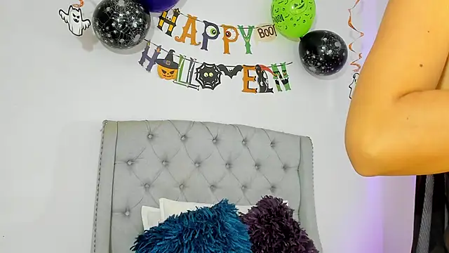 TianaReedd online show from 10/20/25, 12:16