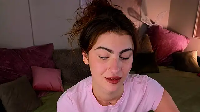 Snapshot of tomorrows_day chatting on 10/19/25, 09:15 tomorrows day online show from 10/19/25, 09:15