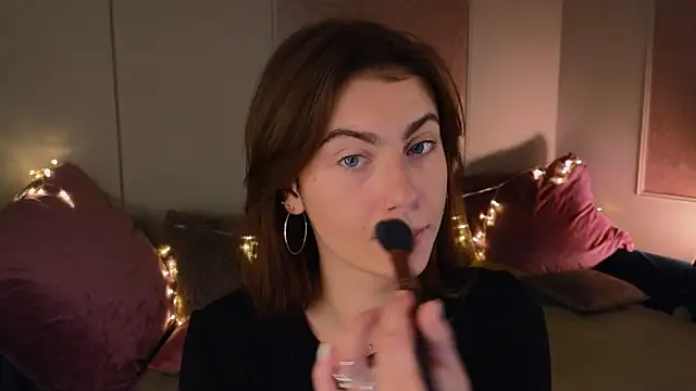 Snapshot of tomorrows_day chatting on 11/28/25, 09:17 tomorrows day online show from 11/28/25, 09:17