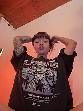 Snapshot of Ashley_Chriss chatting on 12/28/24, 06:39 Ashley Chriss online show from 12/28/24, 06:39