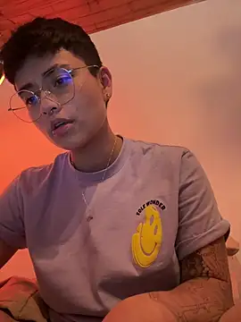 Snapshot of Ashley_Chriss chatting on 01/04/25, 09:54 Ashley Chriss online show from 01/04/25, 09:54