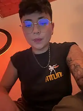 Snapshot of Ashley_Chriss chatting on 01/18/25, 12:24 Ashley Chriss online show from 01/18/25, 12:24