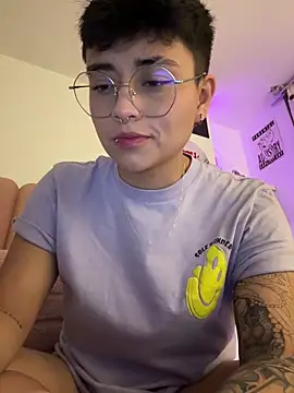 Snapshot of Ashley_Chriss chatting on 02/15/25, 01:21 Ashley Chriss online show from 02/15/25, 01:21