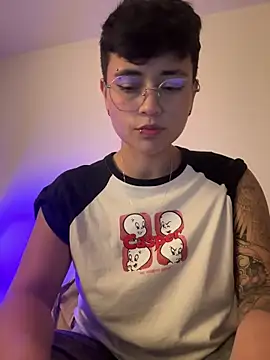 Snapshot of Ashley_Chriss chatting on 02/20/25, 12:19 Ashley Chriss online show from 02/20/25, 12:19