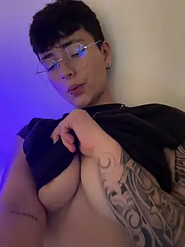 Snapshot of Ashley_Chriss chatting on 03/01/25, 06:24 Ashley Chriss online show from 03/01/25, 06:24