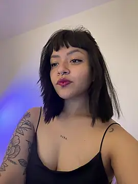 Snapshot of Ashley_Chriss chatting on 03/06/25, 12:43 Ashley Chriss online show from 03/06/25, 12:43