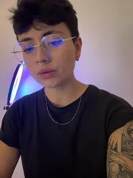 Snapshot of Ashley_Chriss chatting on 03/09/25, 11:03 Ashley Chriss online show from 03/09/25, 11:03