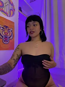 Snapshot of Ashley_Chriss chatting on 03/11/25, 12:22 Ashley Chriss online show from 03/11/25, 12:22