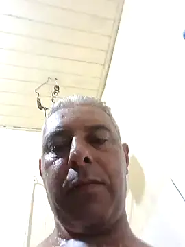 Snapshot of gordonunes chatting on 12/02/25, 01:44 gordonunes online show from 12/02/25, 01:44