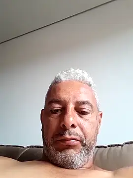 Snapshot of gordonunes chatting on 05/15/26, 02:46 gordonunes online show from 05/15/26, 02:46