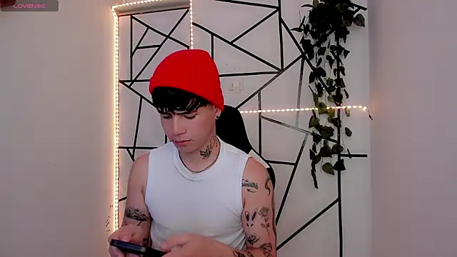 Snapshot of Tayson_Rivers chatting on 05/18/26, 04:02 Tayson Rivers online show from 05/18/26, 04:02
