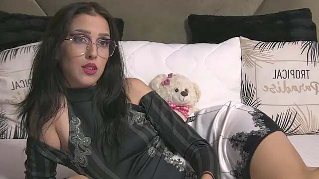 AishaHummer online show from 10/08/25, 05:32