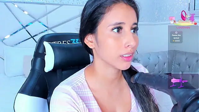 VICTORIA HOUSTON online show from 12/16/25, 03:28