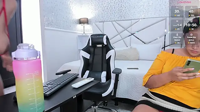 VICTORIA HOUSTON online show from 12/21/25, 07:54