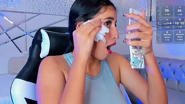 VICTORIA HOUSTON online show from 12/22/25, 06:27