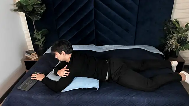 Ian Daviz online show from 10/14/25, 12:06