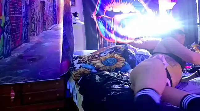 KRYZTALYNXXX online show from 02/17/25, 10:47