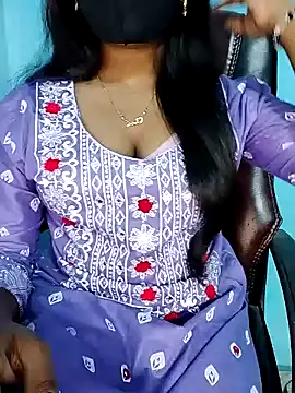 Snapshot of Sadika- chatting on 12/24/24, 03:58 Sadika- online show from 12/24/24, 03:58