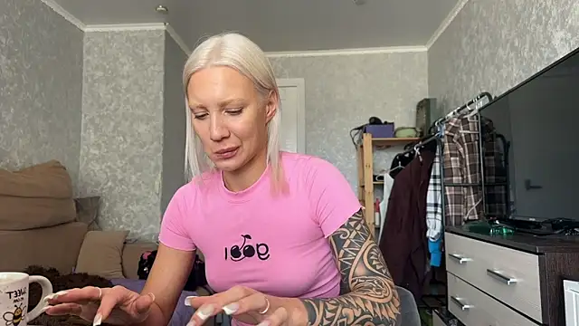 AnneBall online show from 04/23/26, 06:47