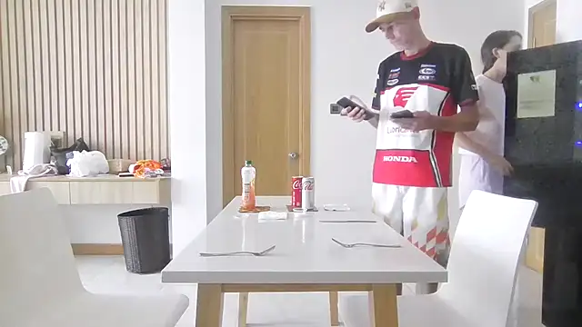 Snapshot of SweetSexySub chatting on 10/19/25, 08:37 SweetSexySub online show from 10/19/25, 08:37