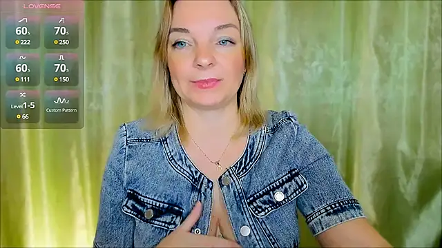 Snapshot of Regina__blue chatting on 12/05/24, 06:11 Regina  blue online show from 12/05/24, 06:11