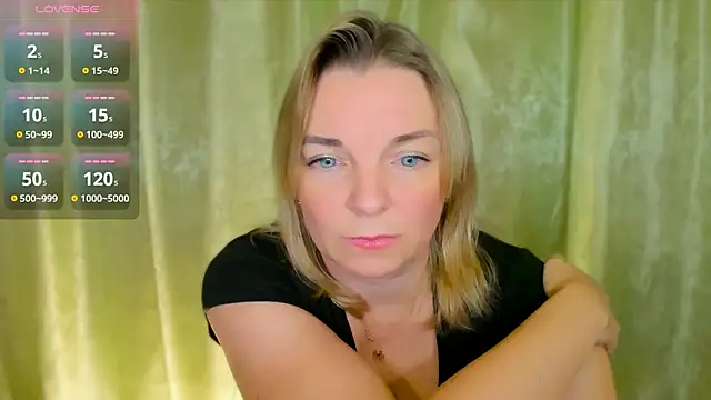 Snapshot of Regina__blue chatting on 12/17/24, 08:43 Regina  blue online show from 12/17/24, 08:43